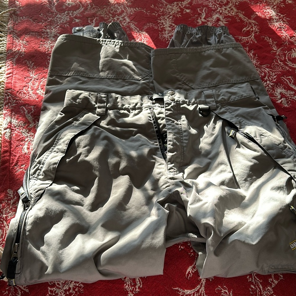 686 ski pants-wore one weekend! Size women’s XL.